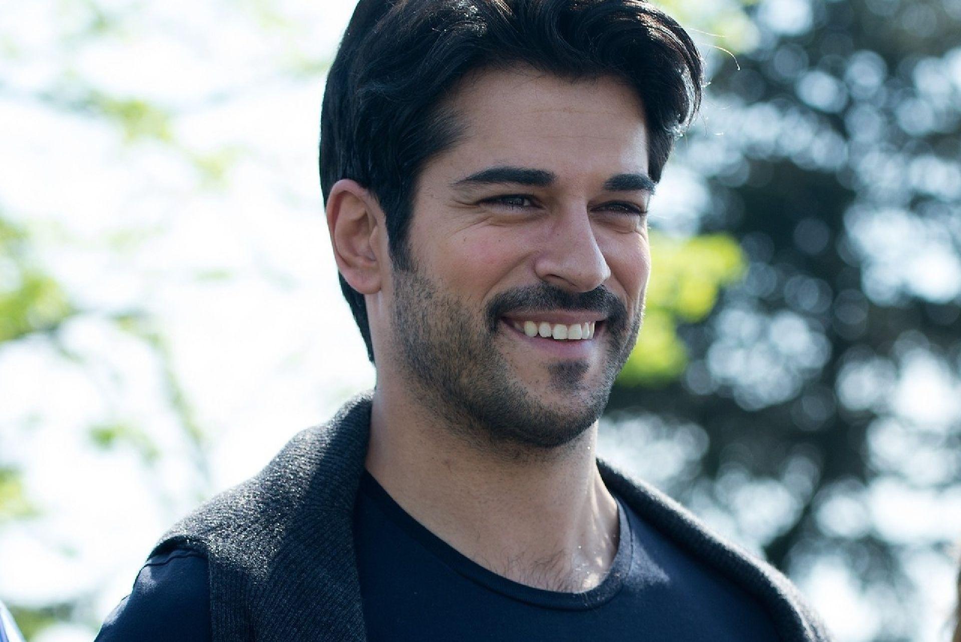 Burak Ozcivit (Burak Özçivit) Bio, Height, Age, Weight, Wife & Facts