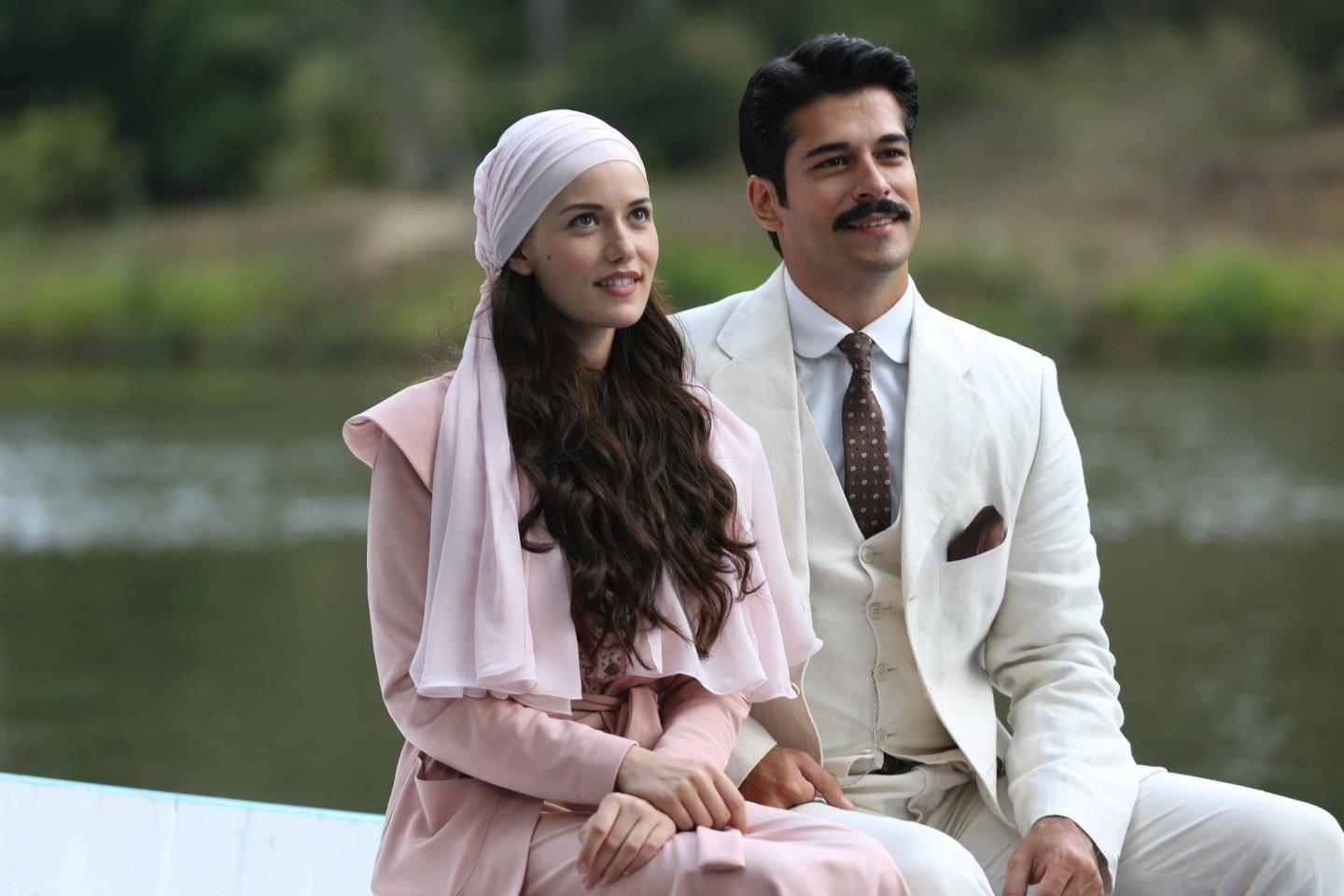 Burakozcivit and fahriyeevcen Turkish actress Turkish actor couple