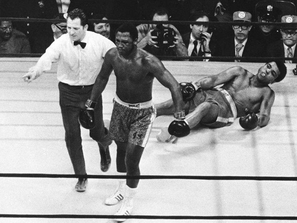 Former heavyweight champion Smokin' Joe Frazier dies