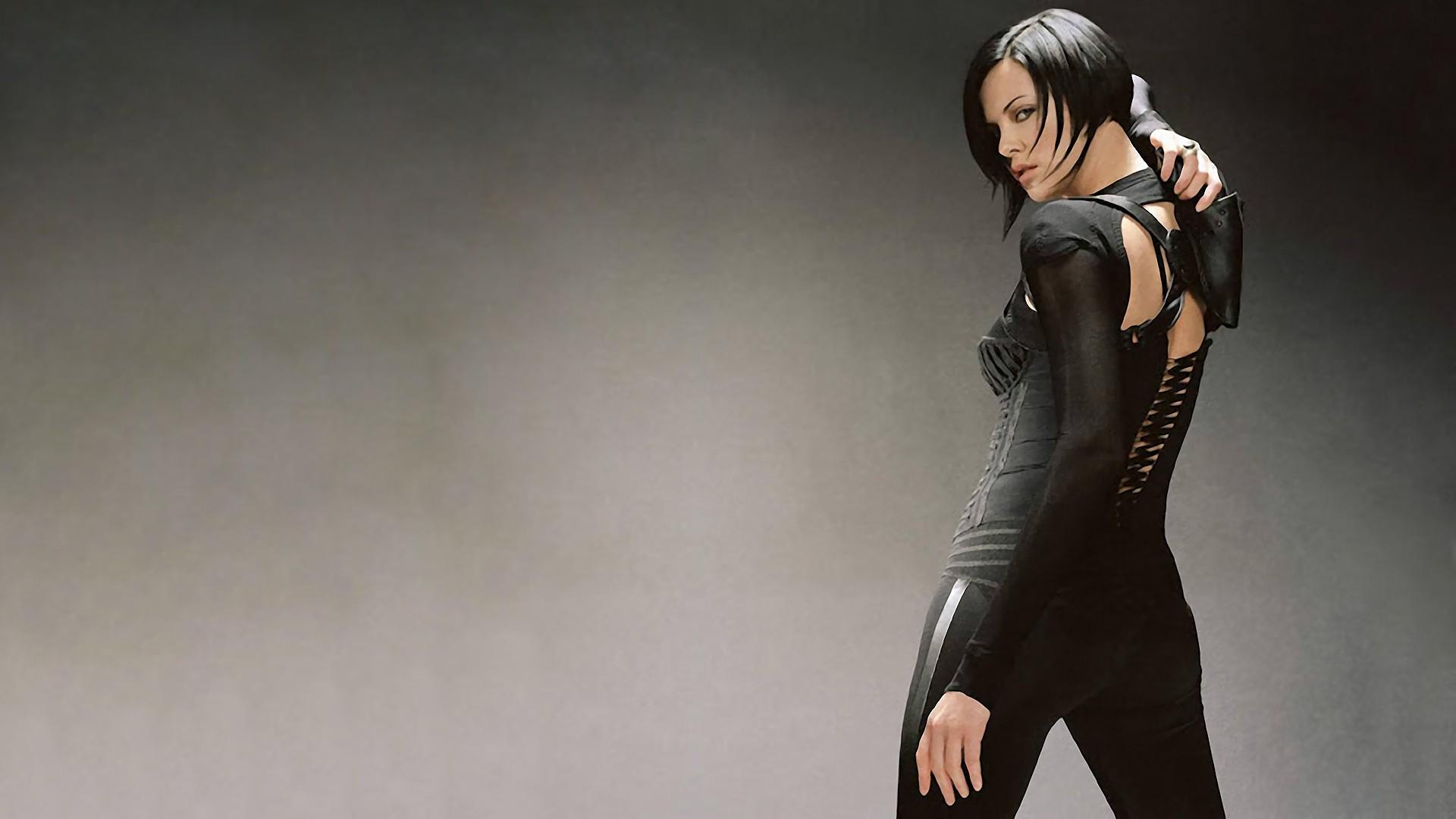 women, guns, movies, actress, Charlize Theron, catsuits, Aeon Flux