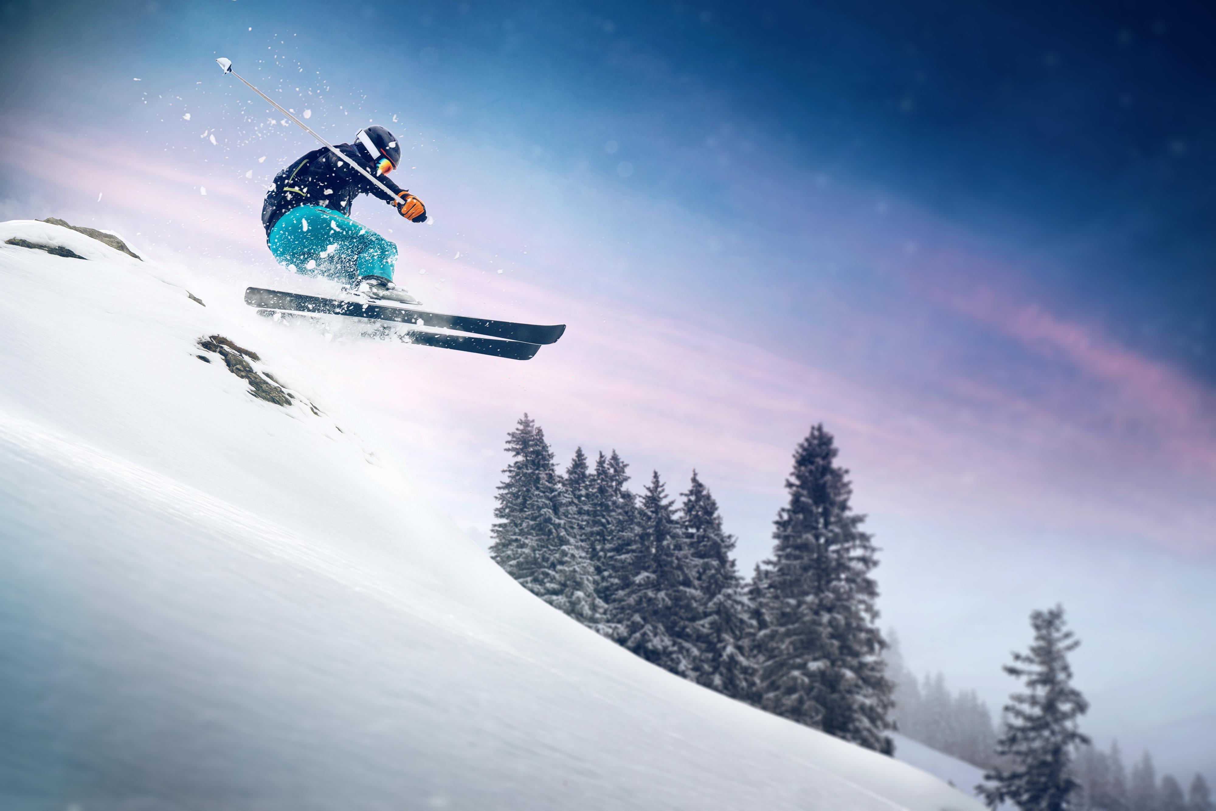 The jump of a skier, F: wallpaper Noah Kirk