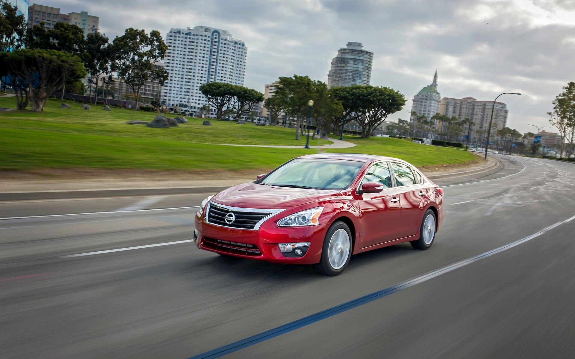 Nissan Altima, reviews, picture galleries and videos