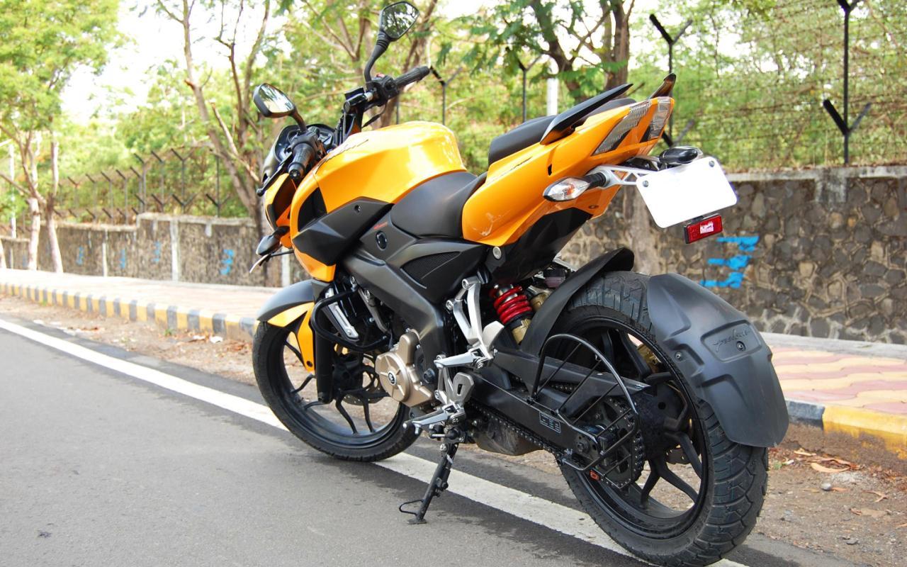 Free download Bajaj Pulsar 200NS HD Wallpaper Picture Image