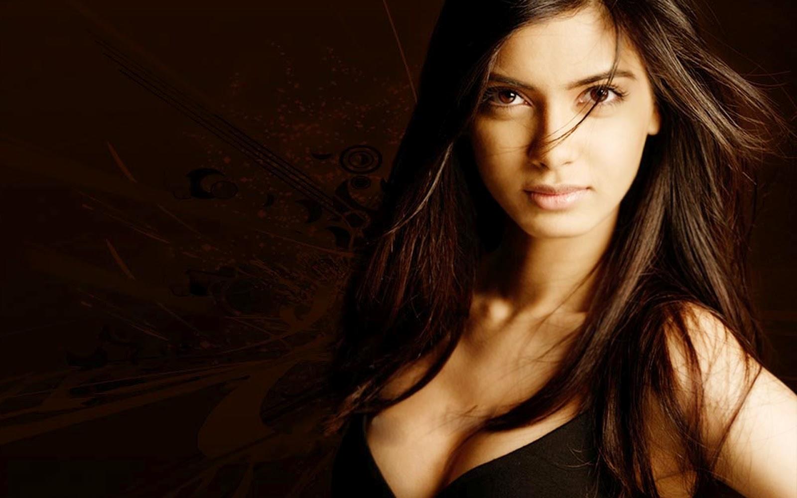 Bollywood Actress. HD. Wallpaper. Picture. Image: Diana Penty