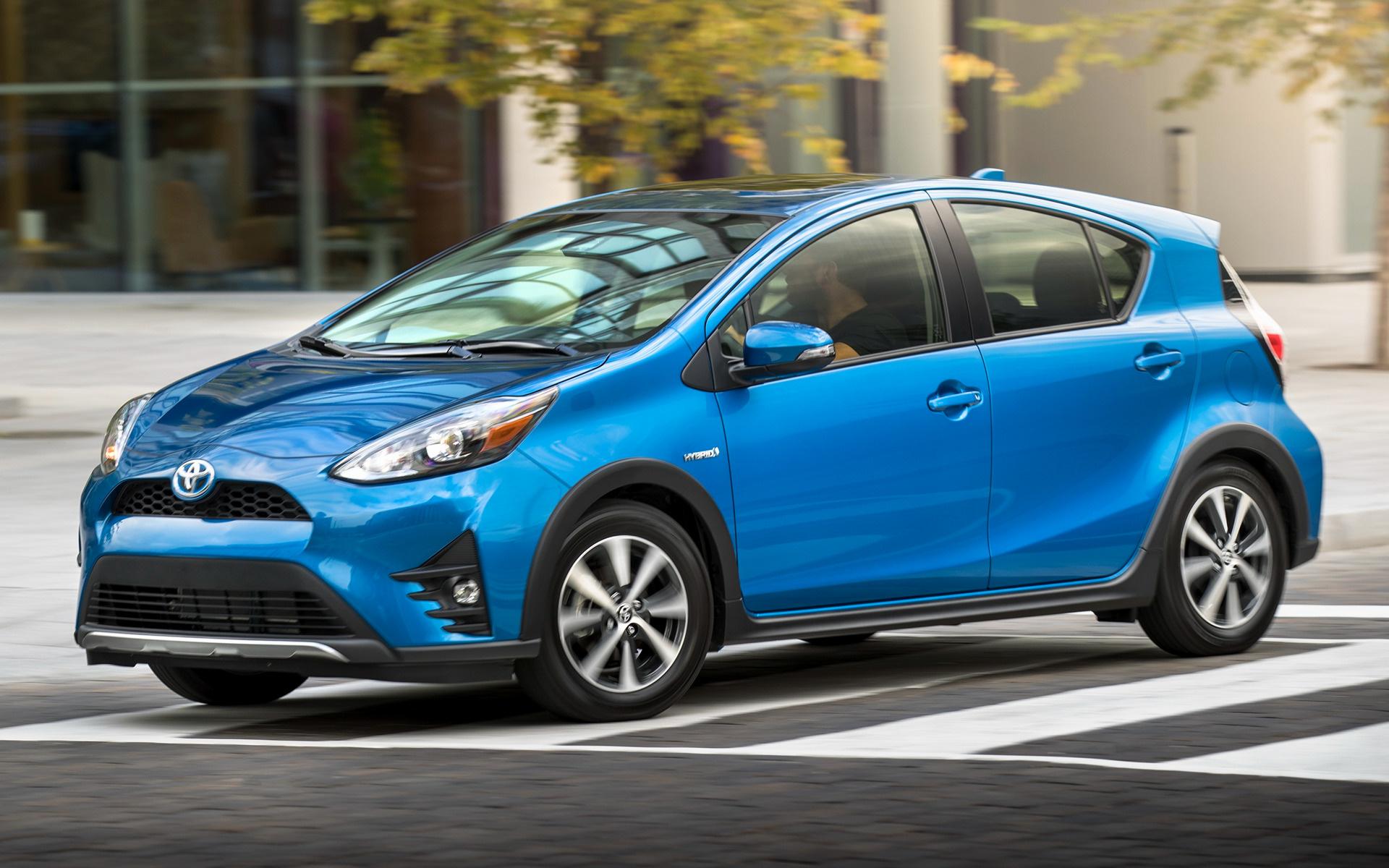 Toyota Prius c and HD Image