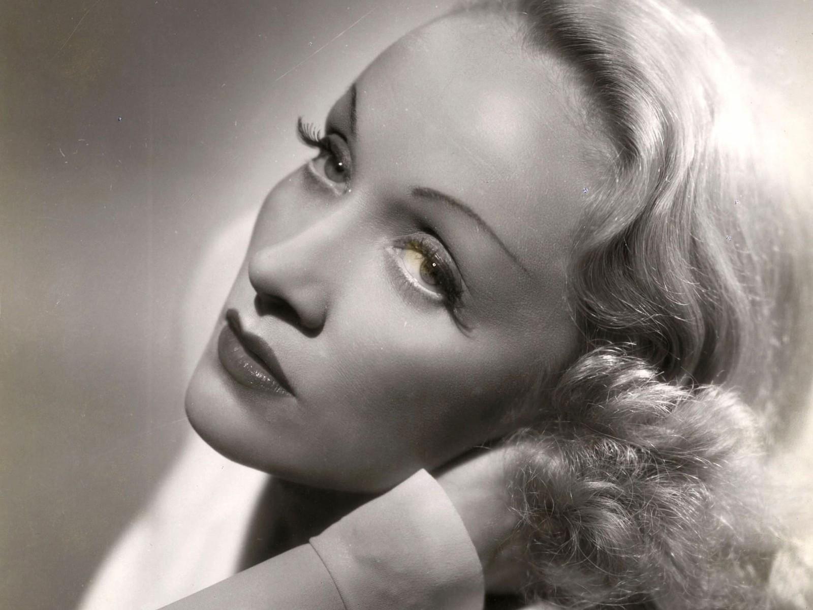 Marlene Dietrich Wallpaper 4 X 1200