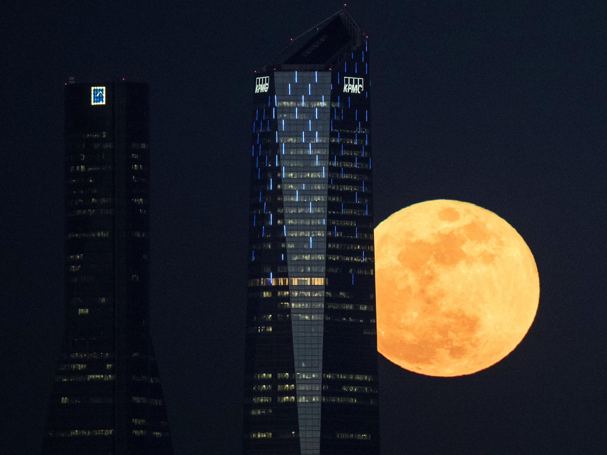 Super blue blood moon: How a full moon affects your sleep, according
