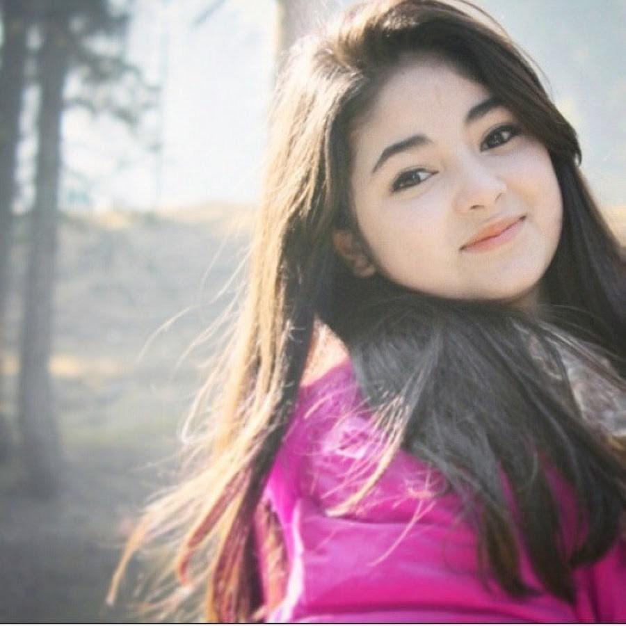 Zaira Wasim Photo Pics Image Picture Latest HD Wallpaper