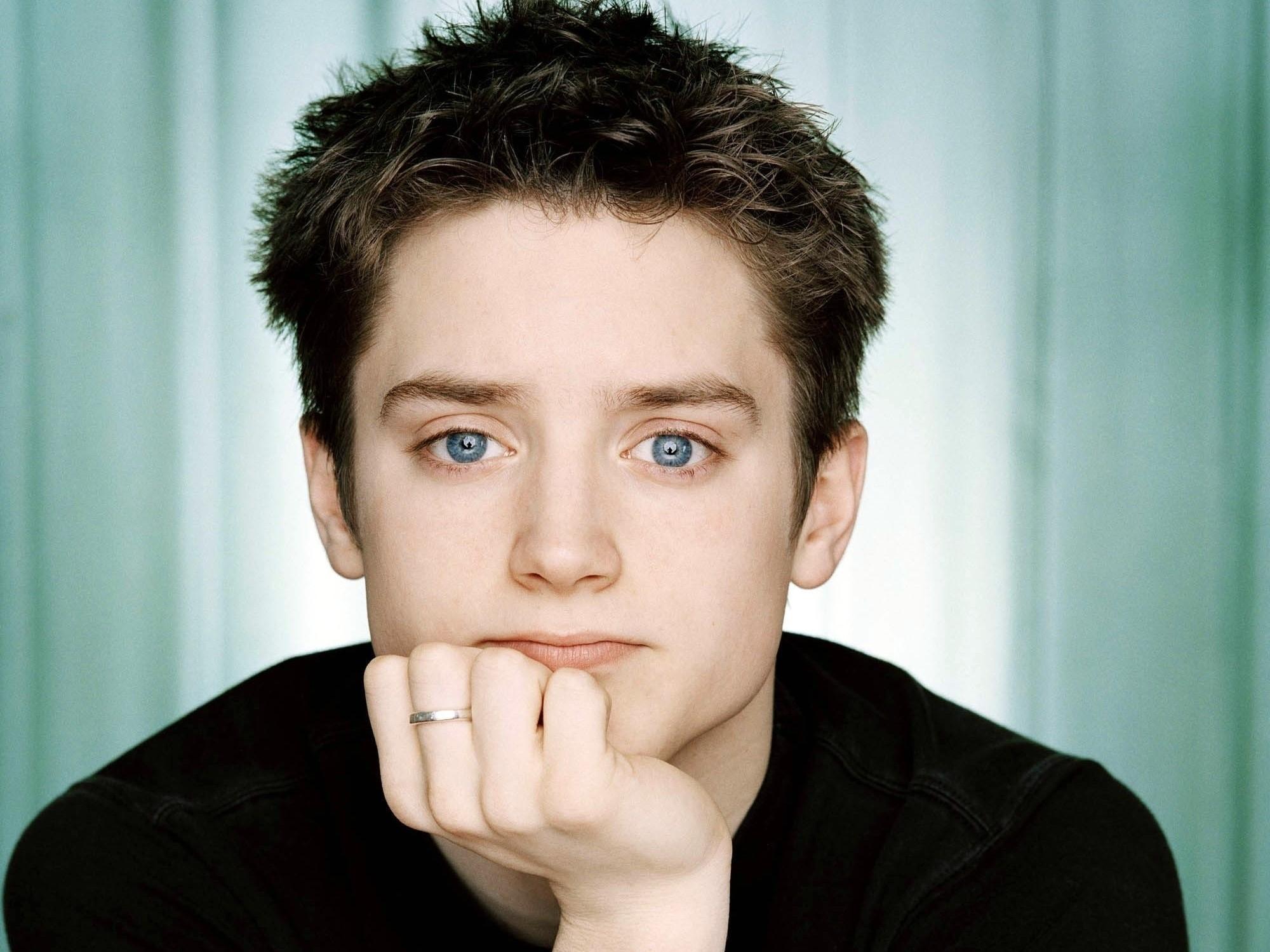 Elijah wood, Actor, Blue eyes, Ring, Hand wallpaper and background