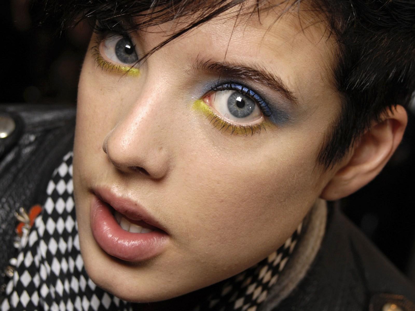 Agyness Deyn photo gallery