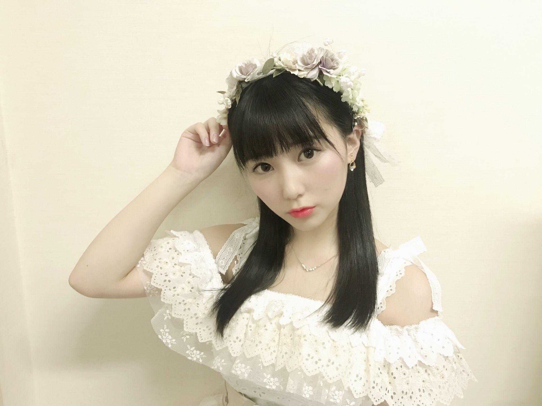 Tanaka Miku Uploads Photo With Twin, Yabuki Nako, And Mama Sasshi