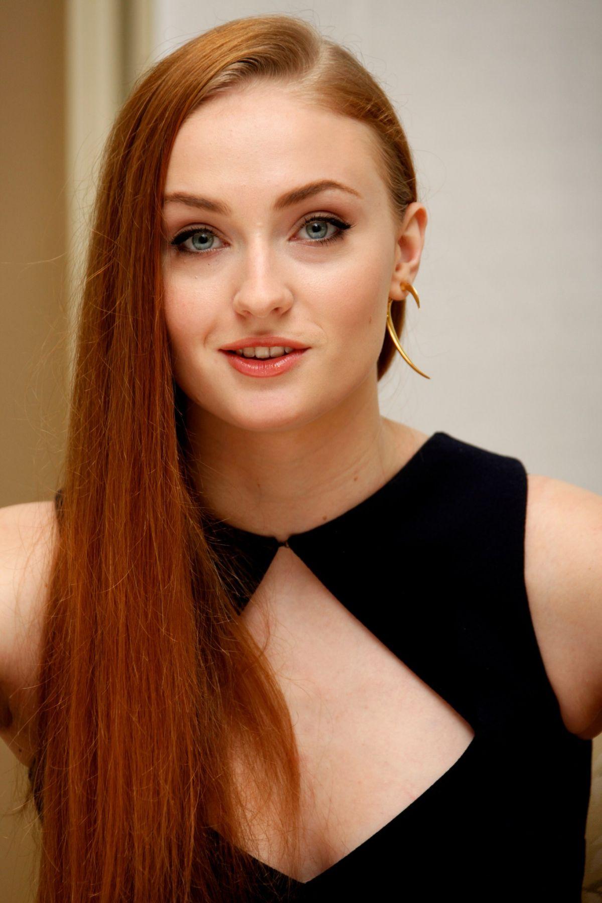 Sophie Turner Picture Wallpaper iPhone 3D iPhone Wallpaper