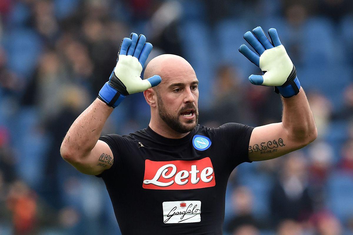 Napoli and Pepe Reina discuss contract while Manchester City loom