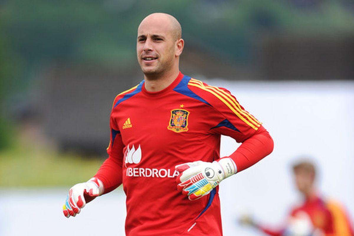 Liverpool's Pepe Reina (On Loan at Napoli) Could Transfer as 2nd