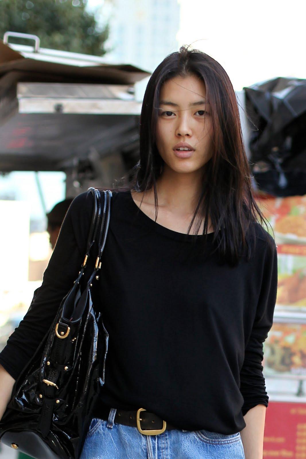 Download Chinese model Liu Wen flaunts a designer Moynat bag Wallpaper
