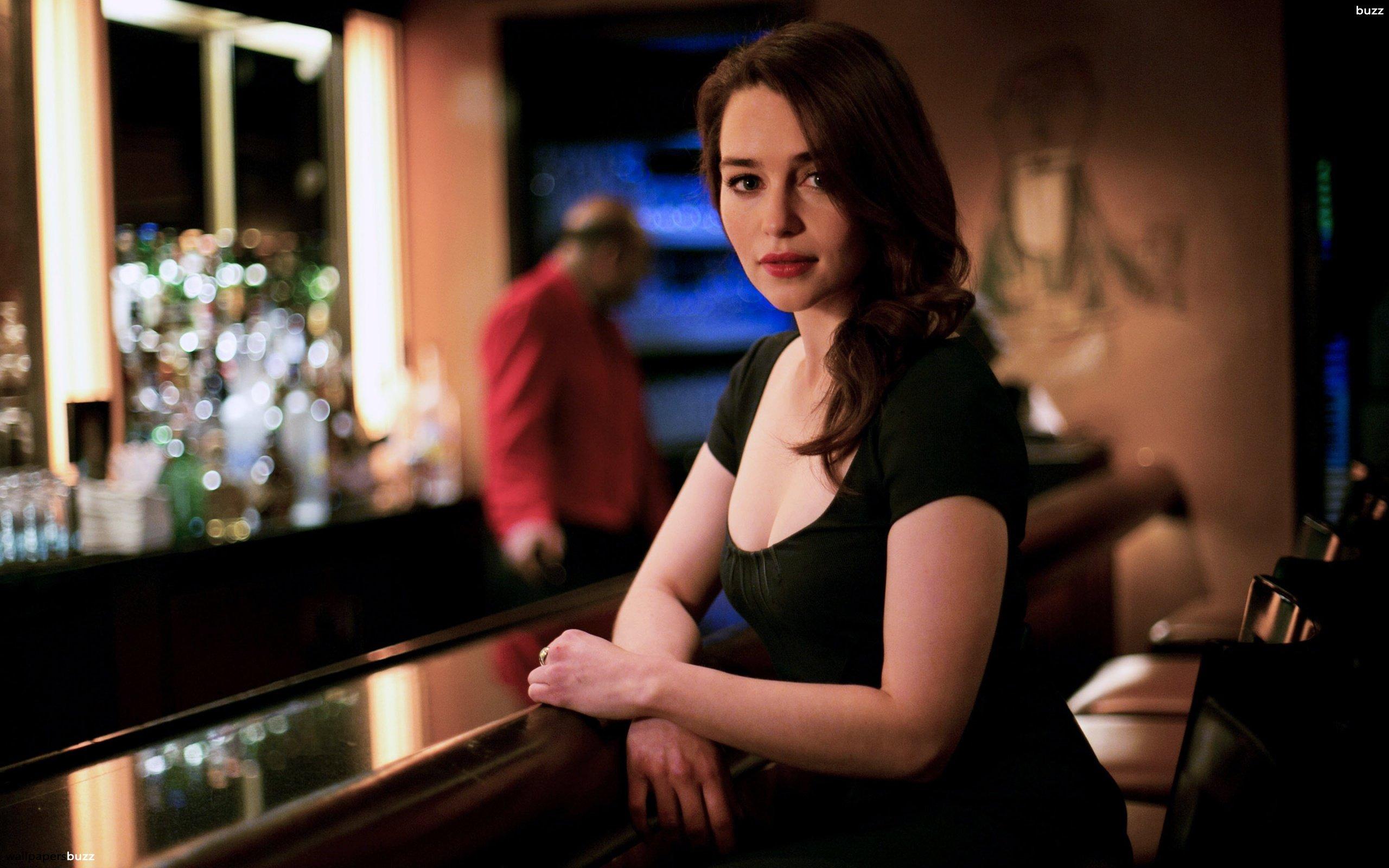 Emilia Clarke at the bar HD Wallpaper