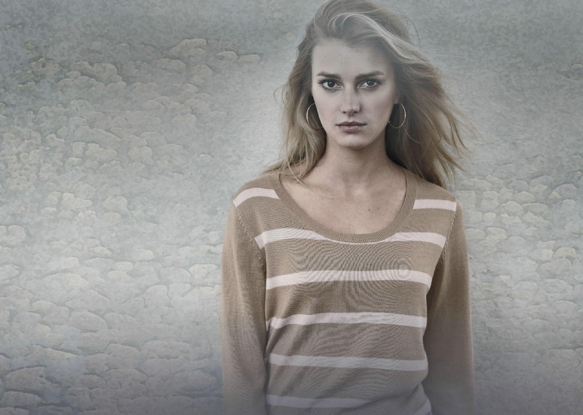 Sigrid Agren Wallpaper Background