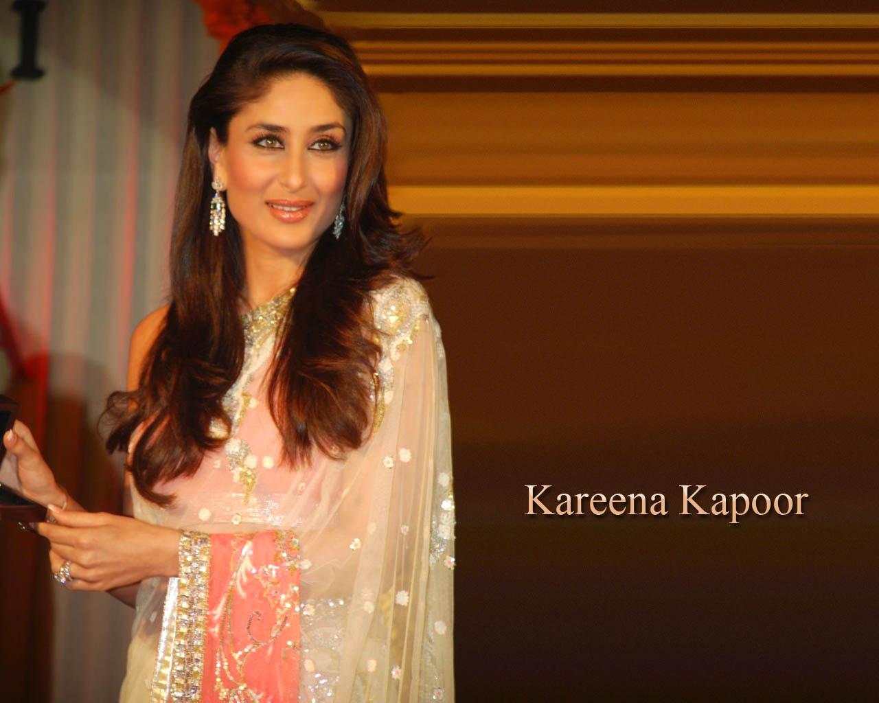 Kareena Kapoor In Saree Wallpaper WAR WALLPAPERS