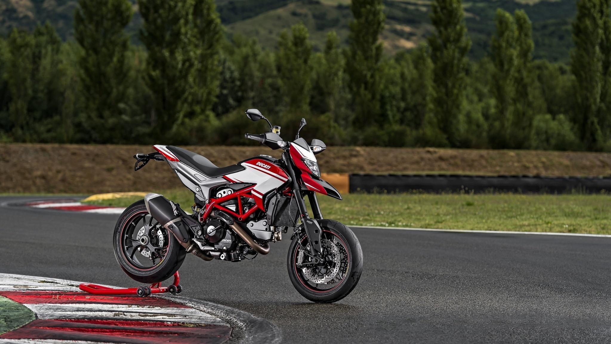 Ducati Hypermotard SP 2014 Wallpaper