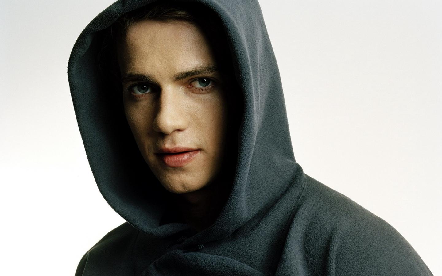 Download wallpaper 1440x900 hayden christensen, actor, face, hood