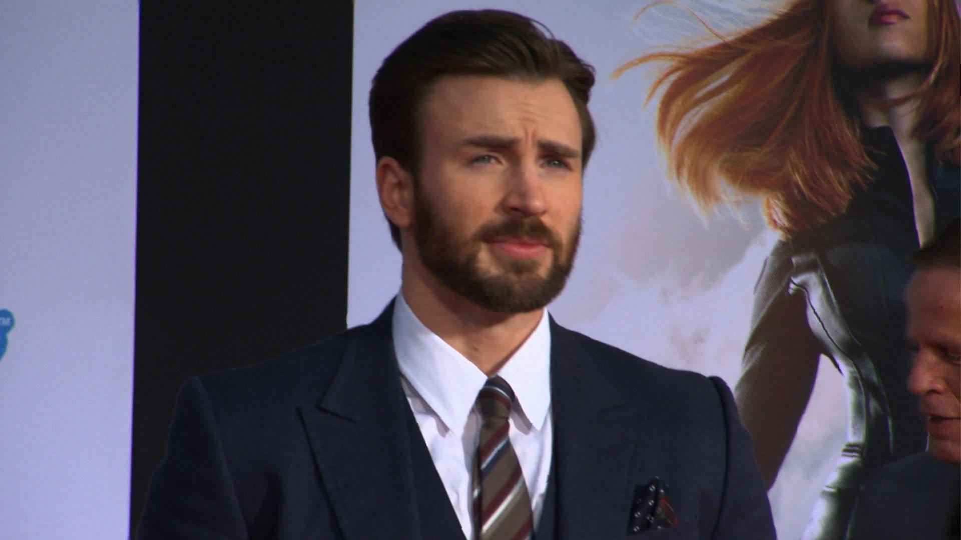 Chris Evans And Elizabeth Olsen Quietly Dating