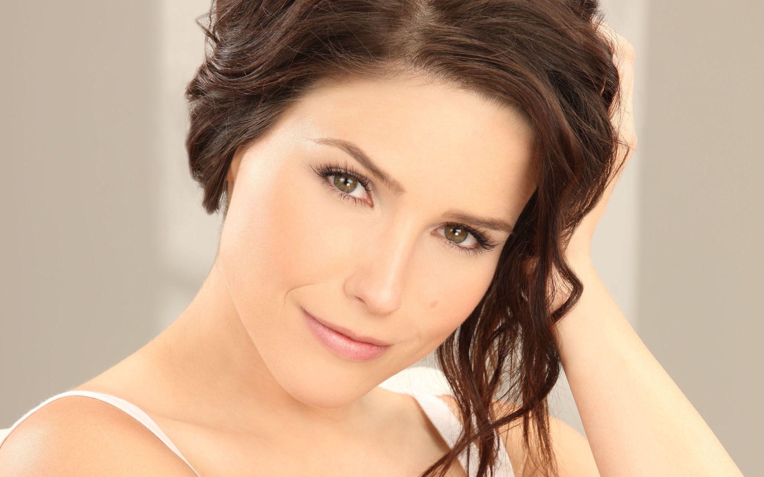 Sophia Bush Wallpaper