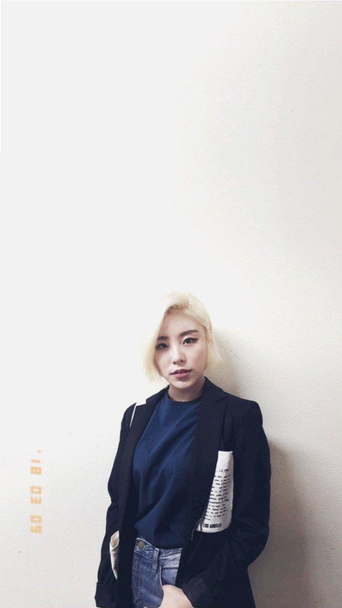 Wheein's Wallpaper. . #MAMAMOO #마마무 #문별 #솔라 #휘인 #MoonByul