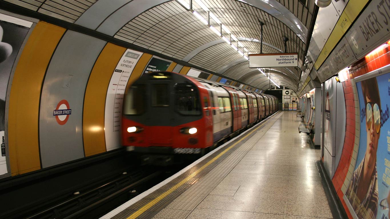 Как назвать метро. Метро Лондона. Метро в Англии. Лондонское метро. Станции лондонского метро.