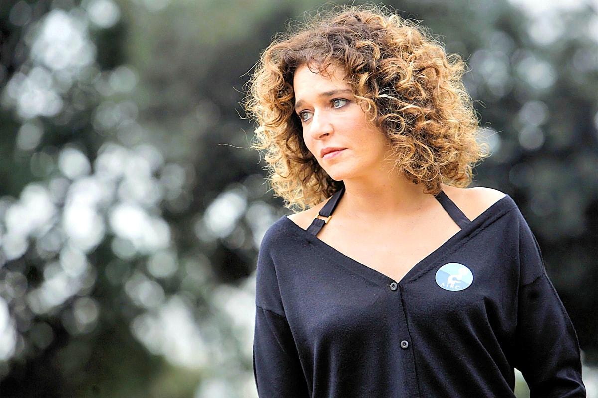 Valeria Golino HD Wallpaperwallpaper.net