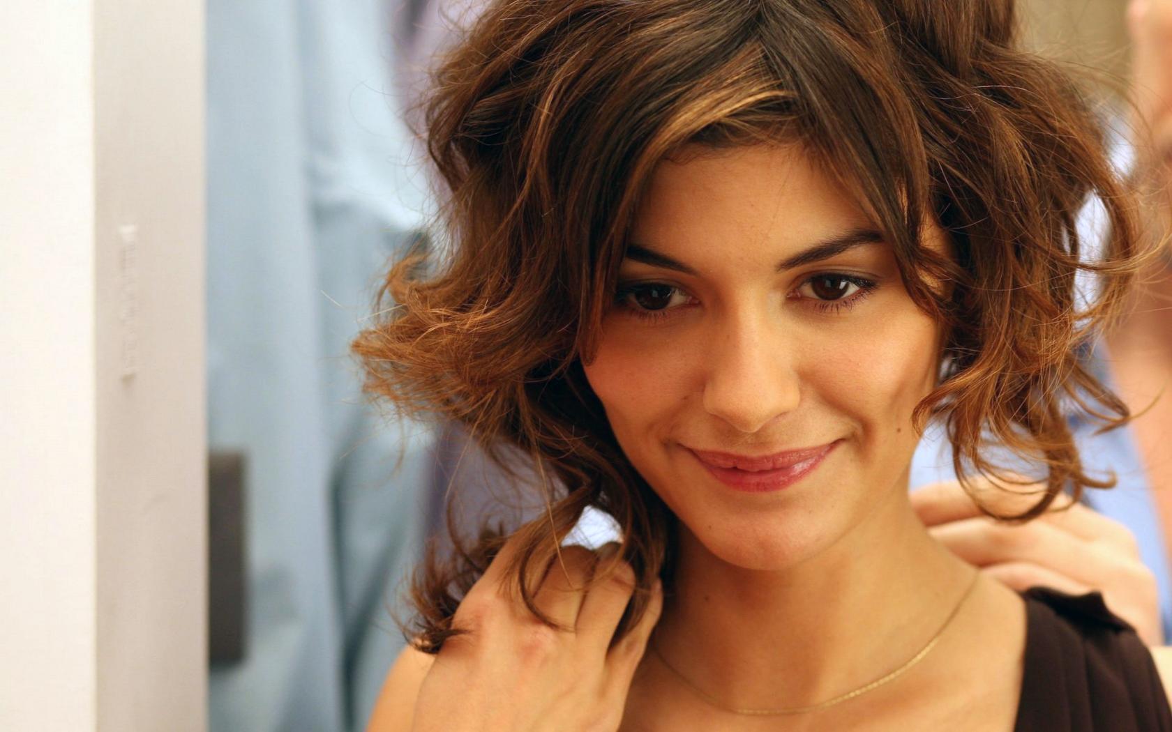 The classy Audrey Tautou (1680x1050)