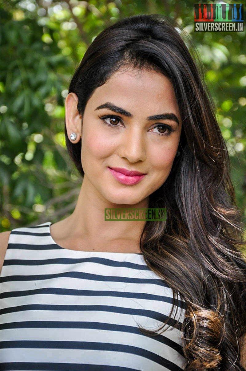 Download】Best album of Sonal Chauhan Desktop Background Wallpaper 2018