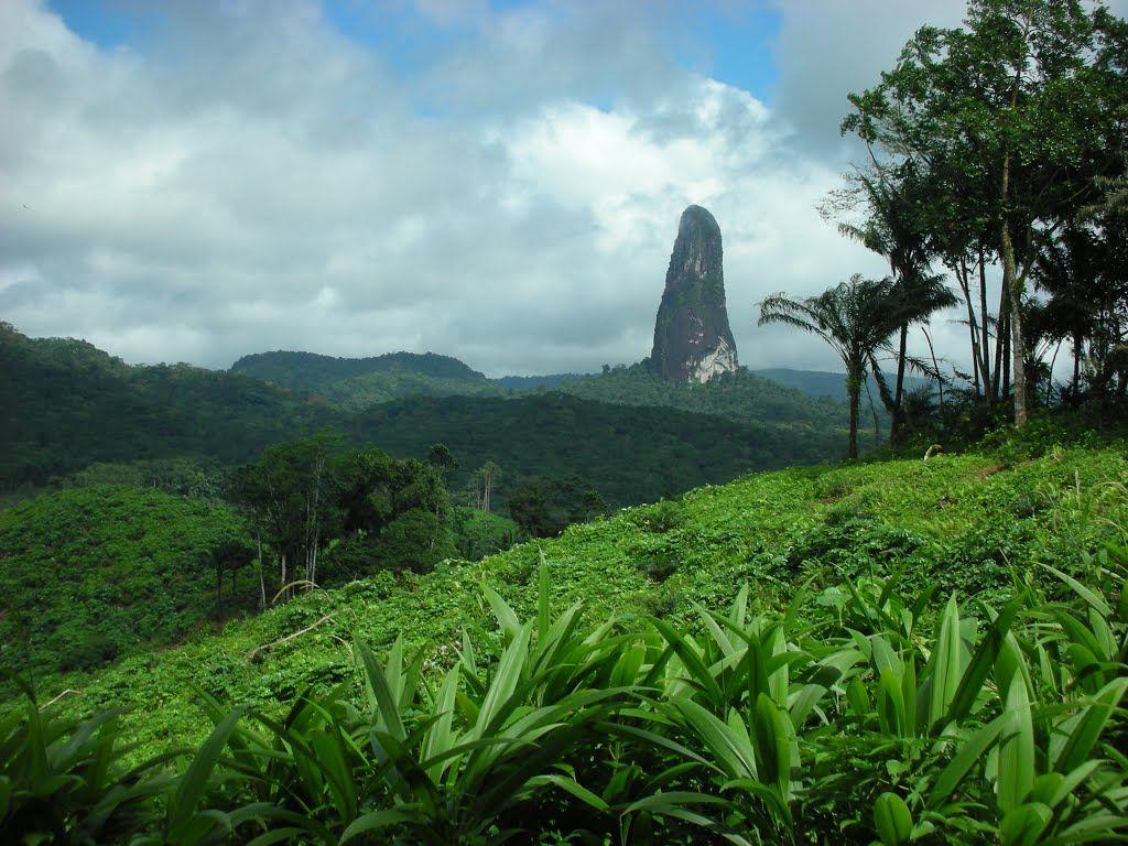 Peak in the jungle, Sao Tome & Principe islands, Africa 1024 x 768