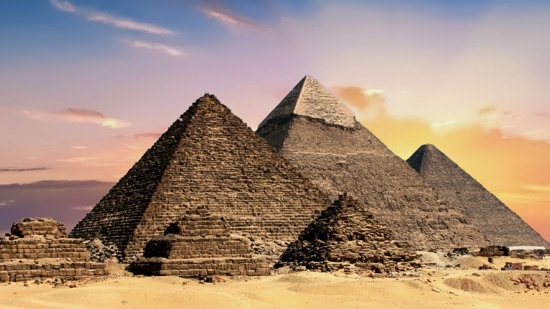 Giza Pyramids Wallpaper