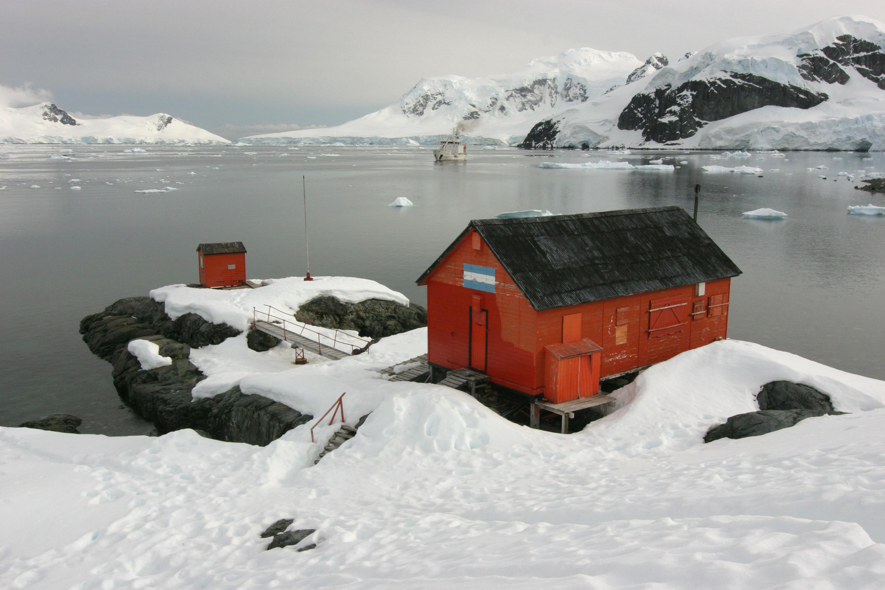 Polar Regions: Antarctica vs The Arctic