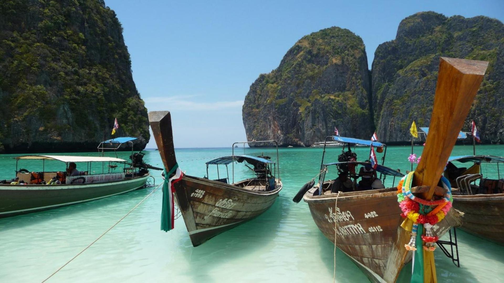 Background boats Bay in Phuket wallpaper and image