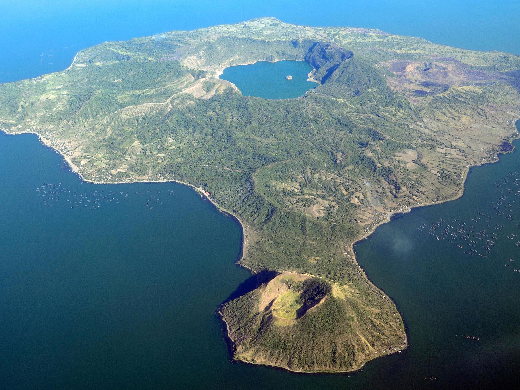 The Most Intense Volcanic Craters in the Worldé Nast Traveler