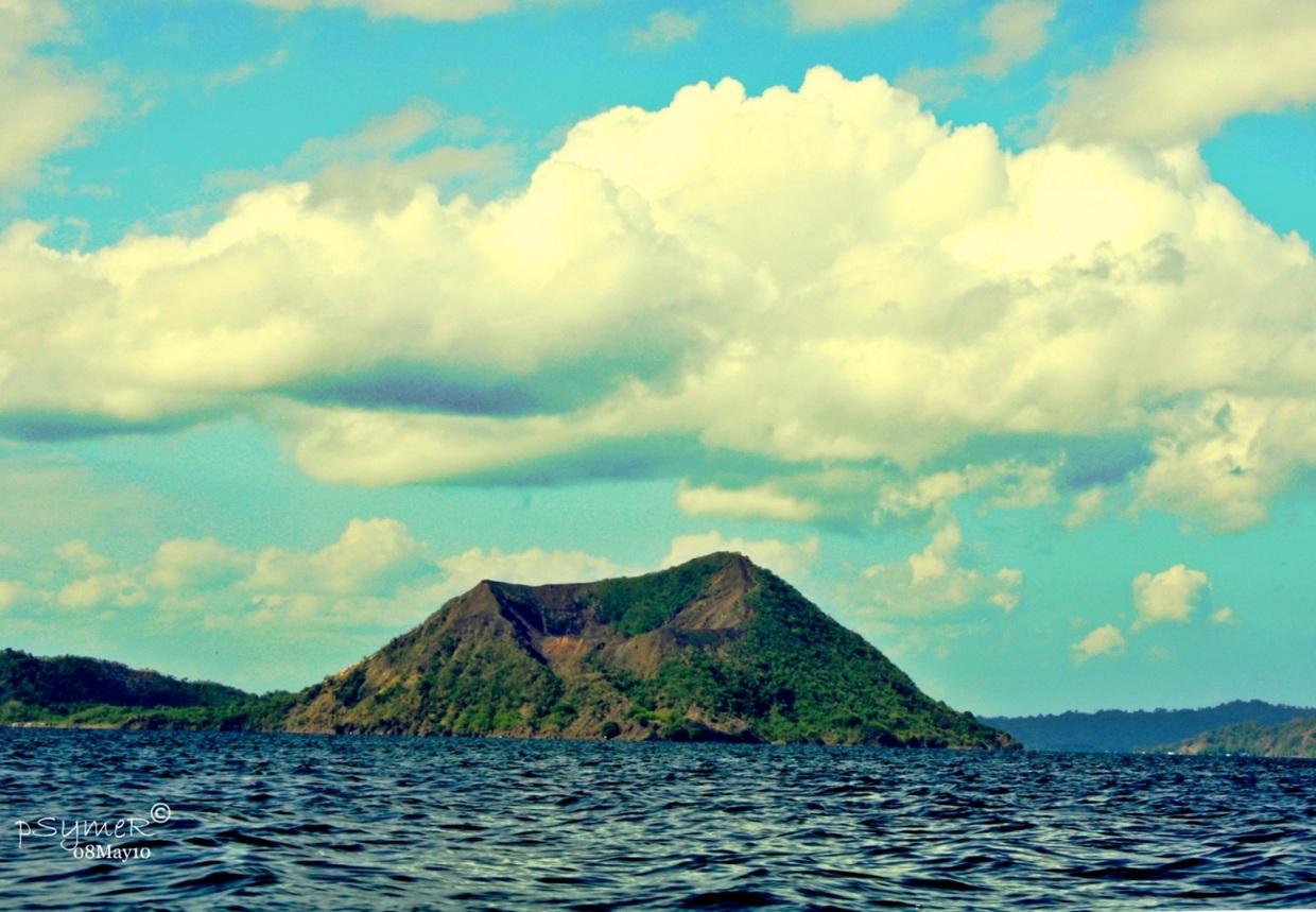 TAAL VOLCANO THE SMALLEST VOLCANO IN THE WORLD