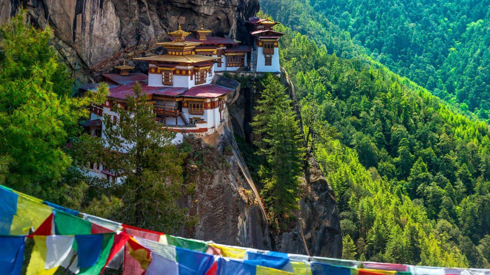 Travel to Paro. Bhutan Luxury Tour. Tiger's Nest