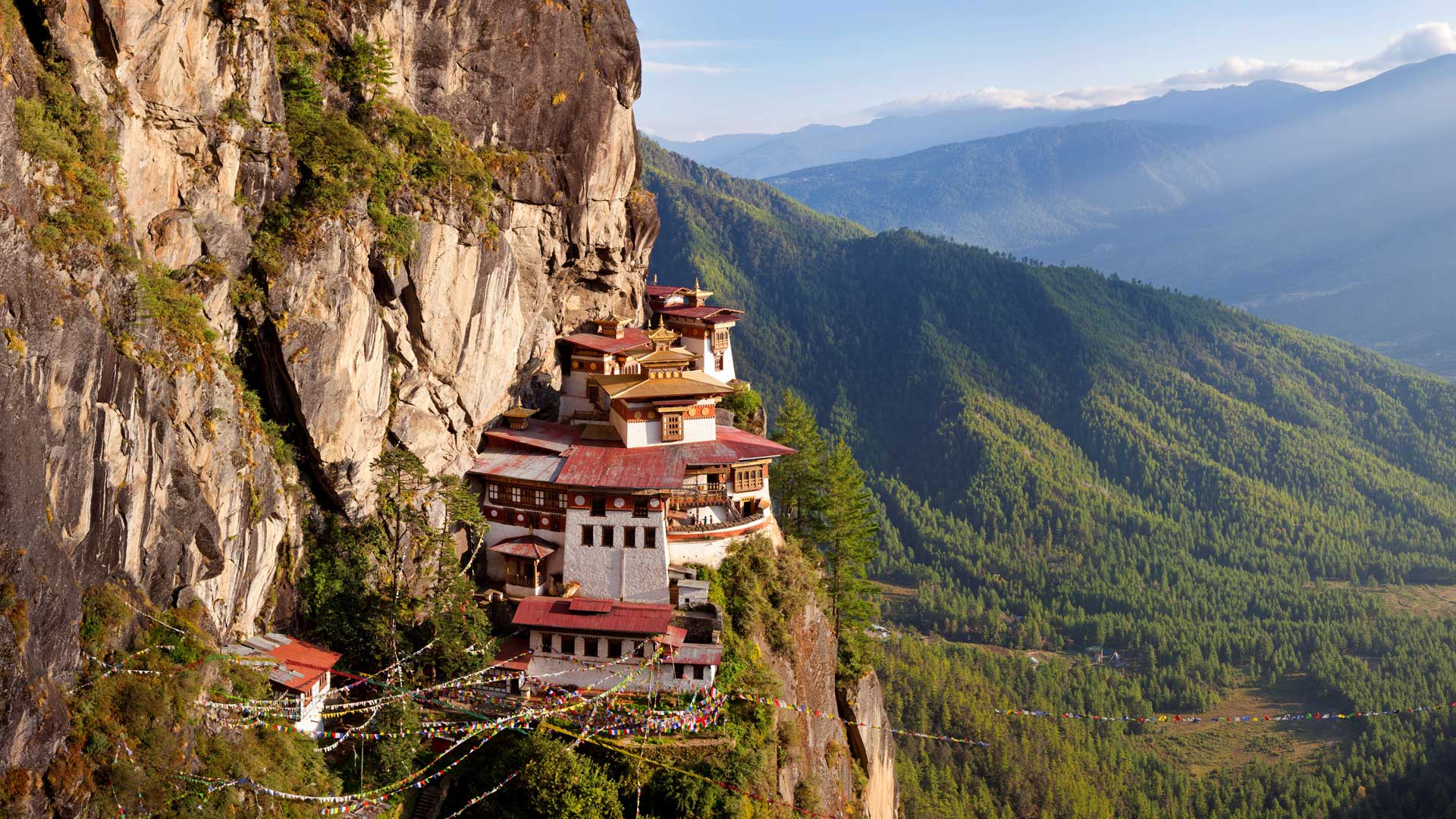 Bhutan Hiking Tour. Bhutan Hiker's Paradise
