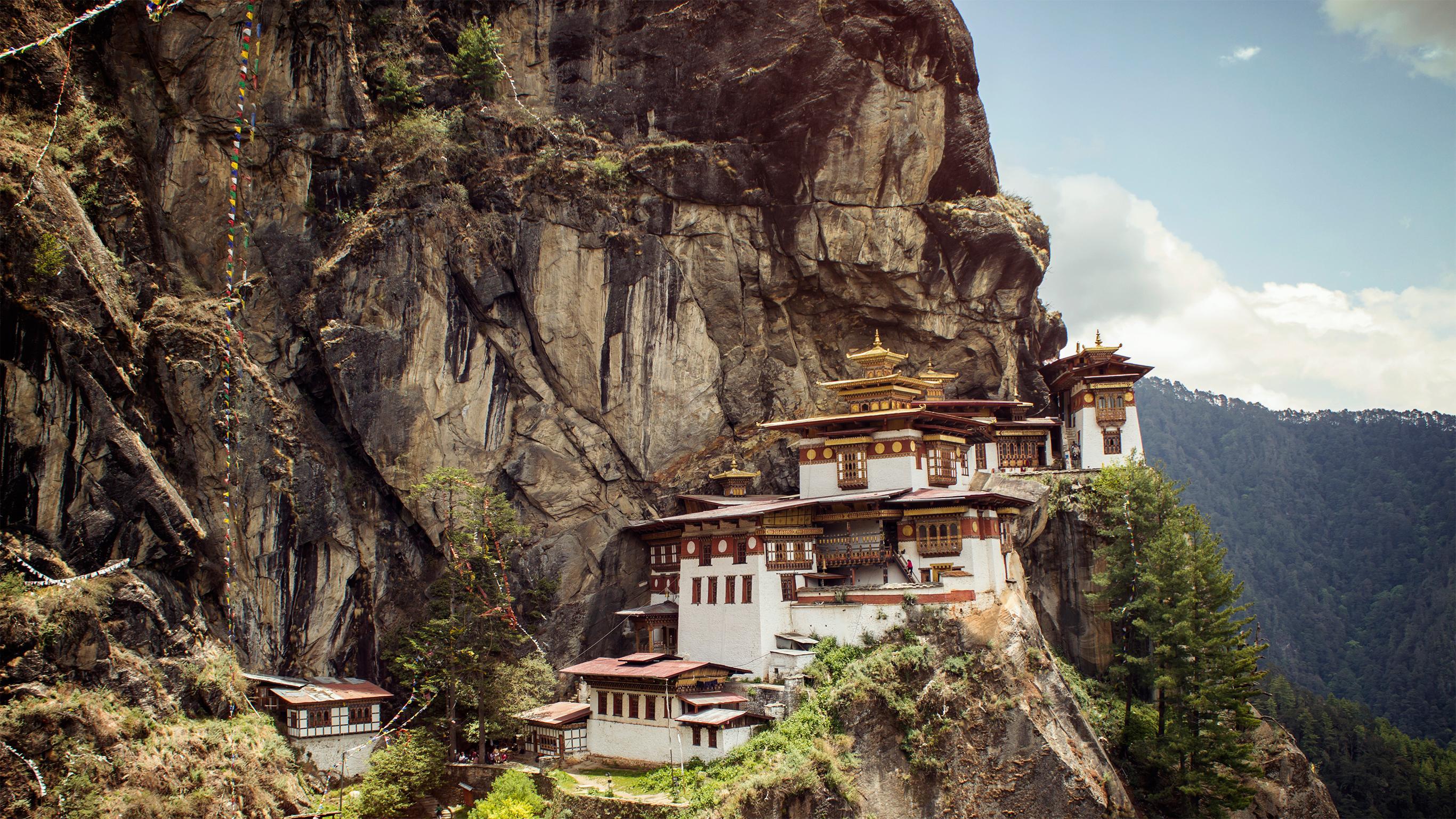 From Fortresses to Temples: 5 Impressive Sights of Bhutan