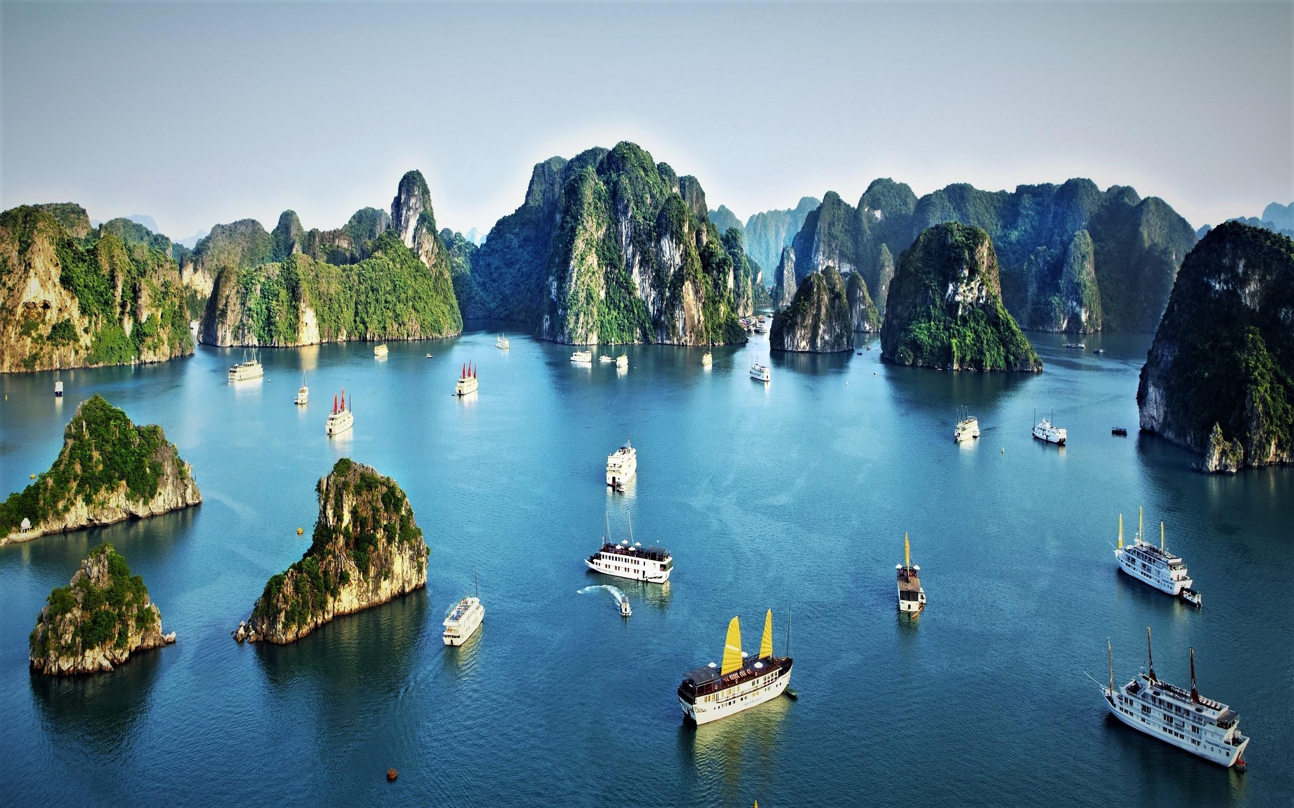 Download 2560x1600 Ships, Vietnam, Ocean, Ha Long Bay, Rocks