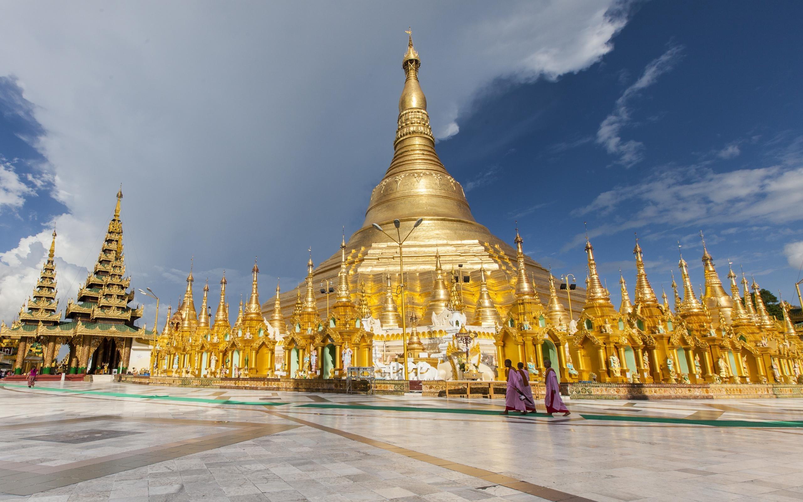 Download wallpaper Yangon, Myanmar, Shwedagon Pagoda, monks