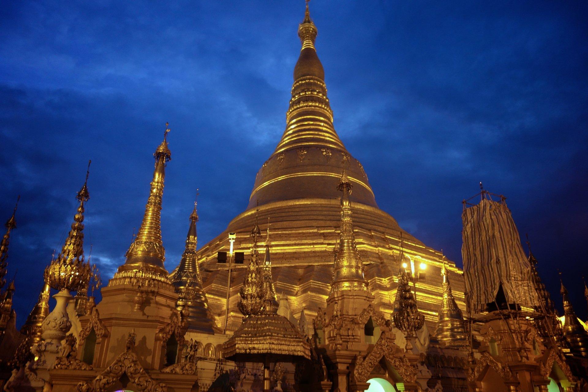 Shwedagon Pagoda HD Wallpaper and Background Image