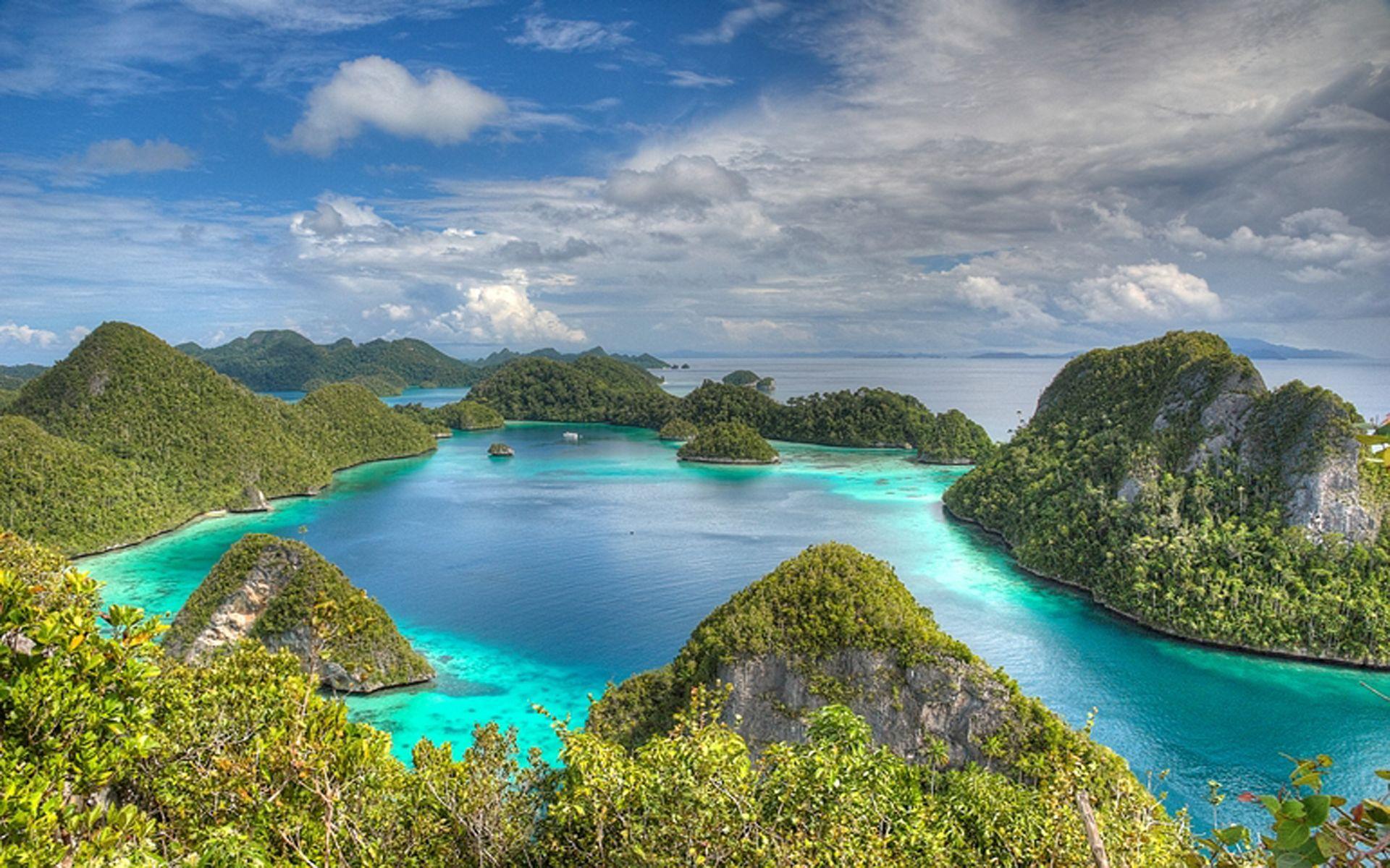 Raja Ampat Indonesia Beautiful HD Wallpaper Islands With Green