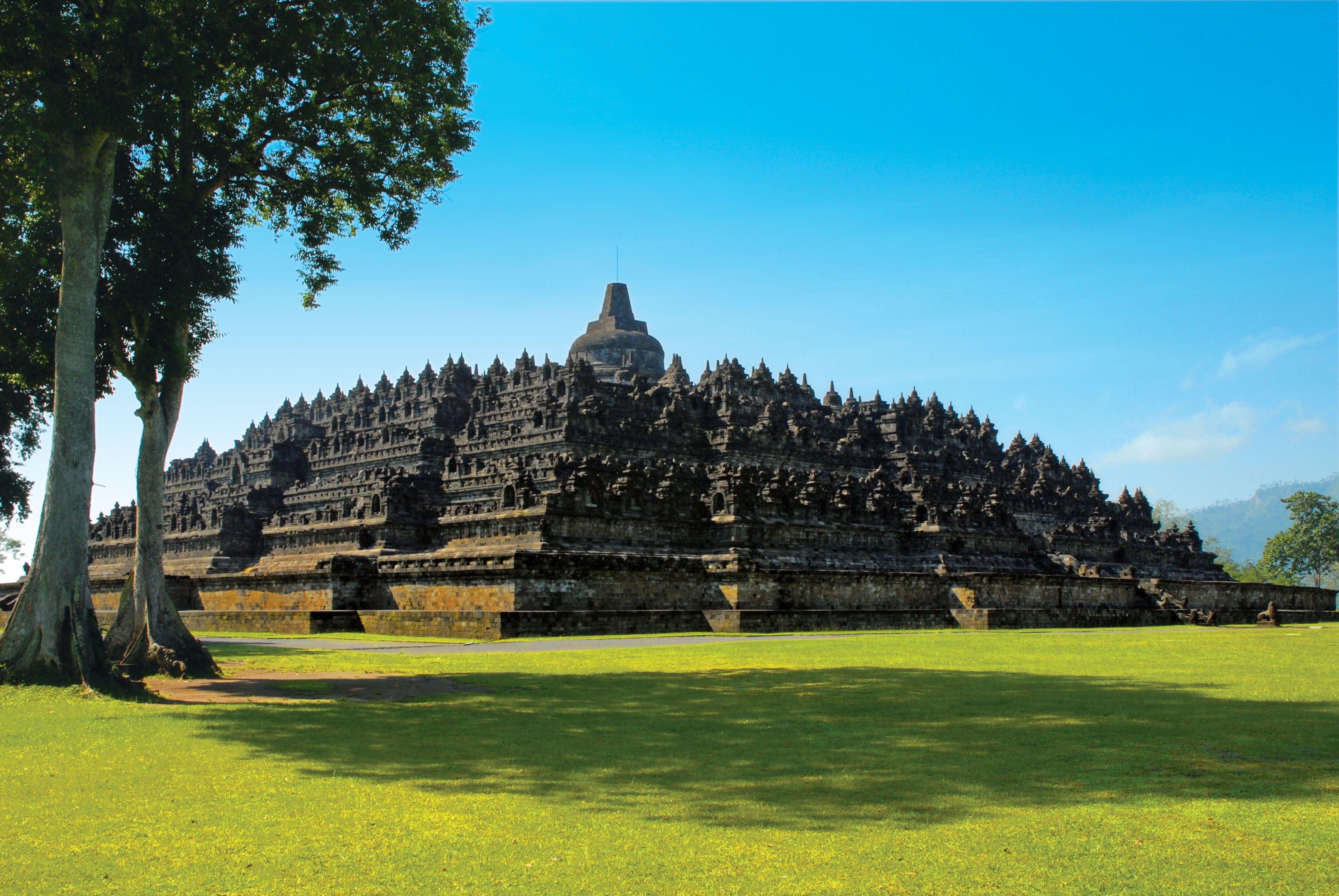 Borobudur Temple With a Beautiful View Photo Picture HD Wallpaper