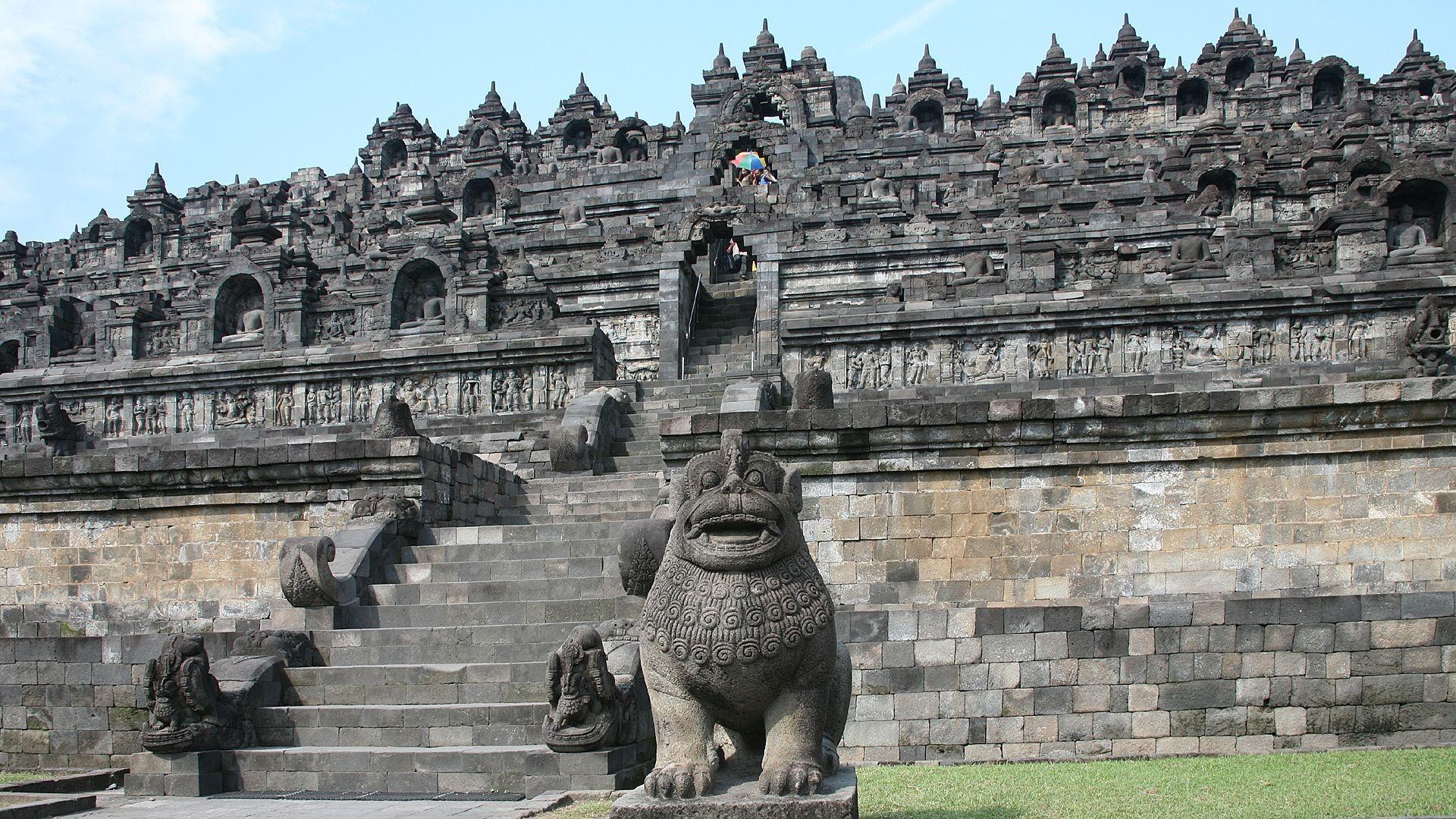 The Buddhist Temple Of Borobudur Indonesia Wallpaper Luxury