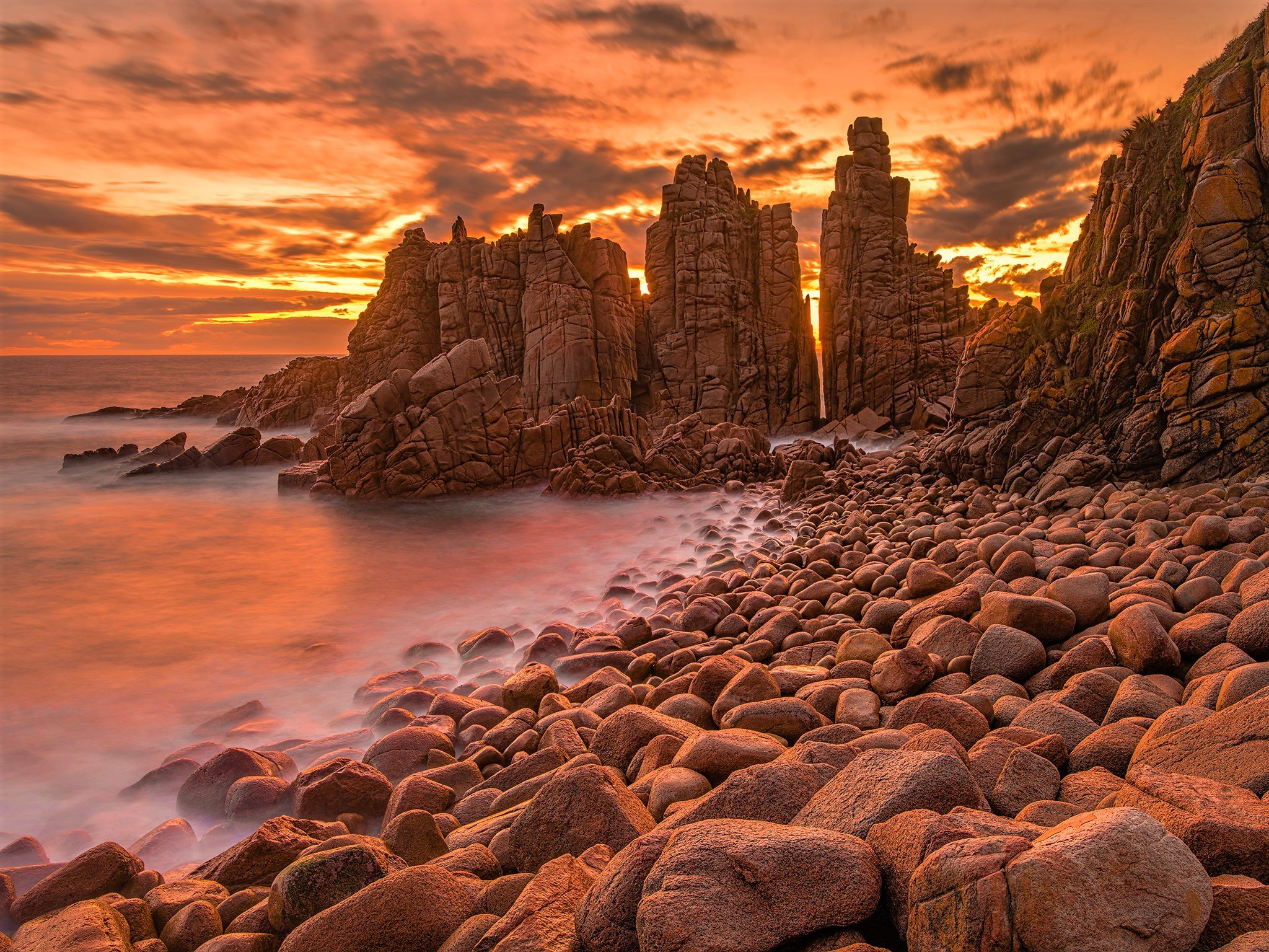 The Pinnacles, Cape Woolamai, Phillip Island, Victoria HD Wallpaper