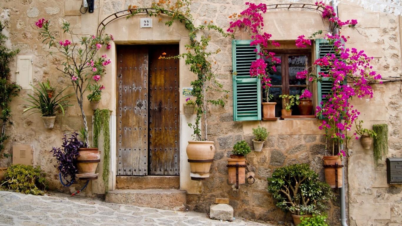 Download 1366x768 Palma De Mallorca, Flowers, Building, Window, Door