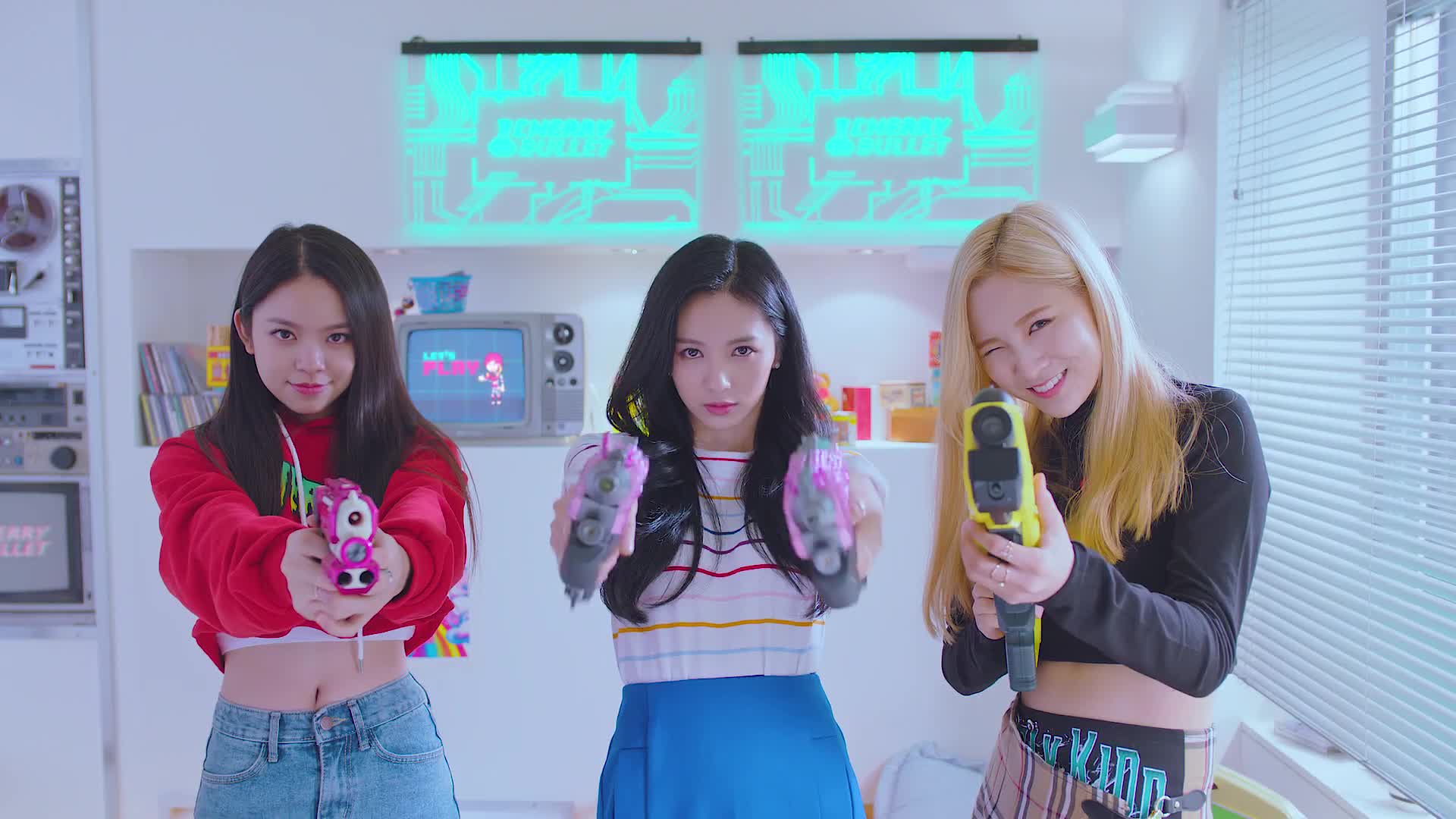 Cherry Bullet (001) GIF