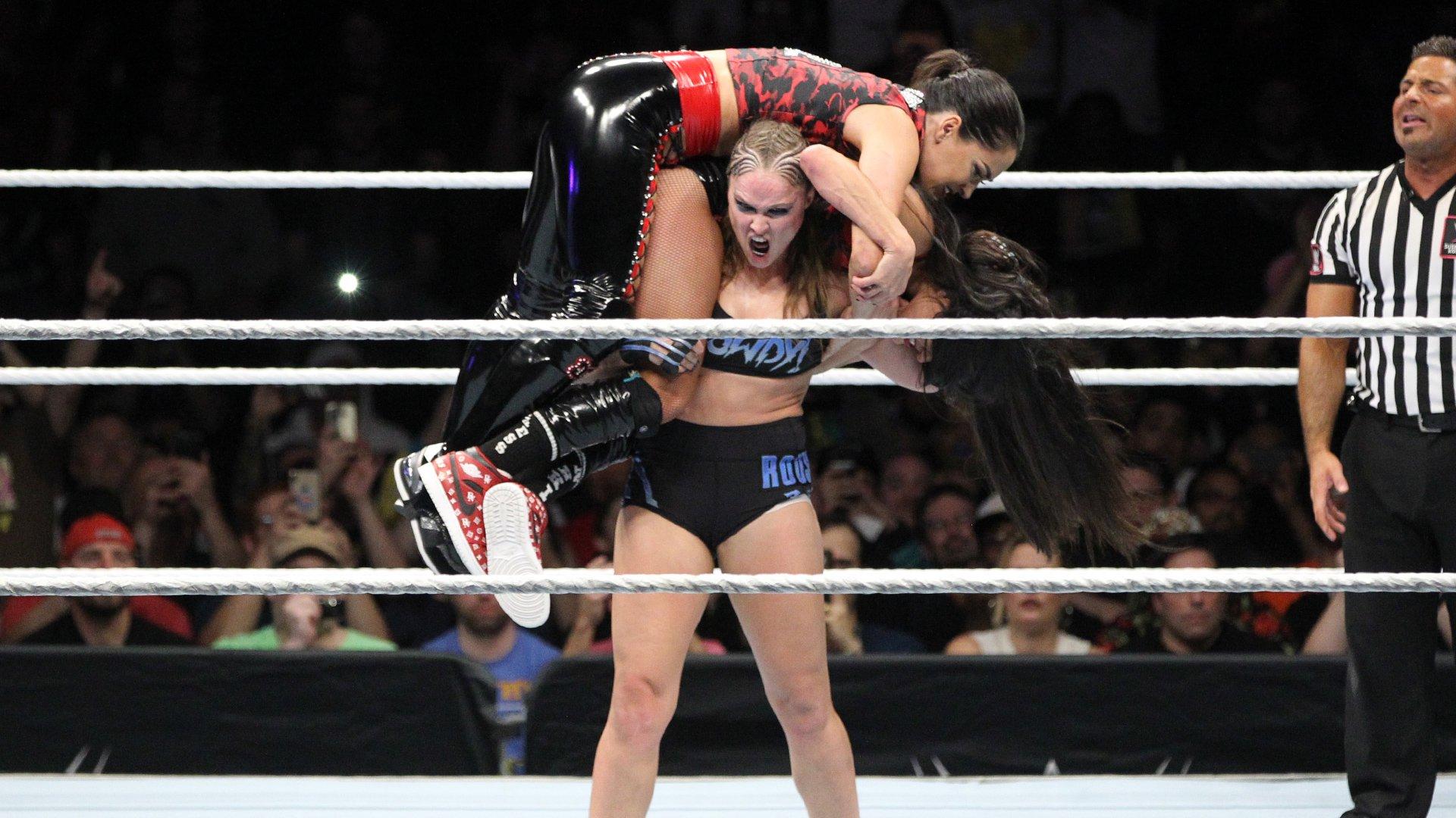 Ronda Rousey retains the Raw Women's Championship: WWE Evolution